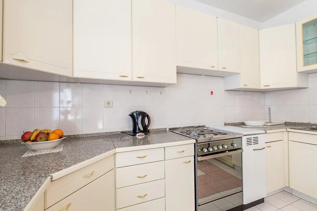 Rona Apartments Ani Icici 0*,