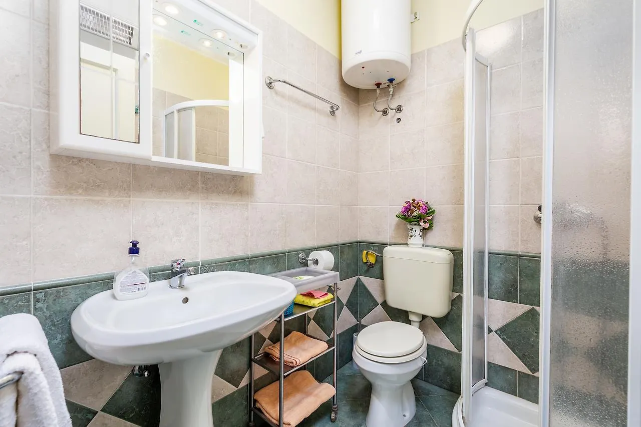 Rona Apartments Ani Icici
